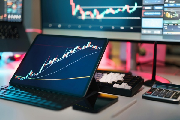 Business Analytics Uncovered: Transforming Data into Growth